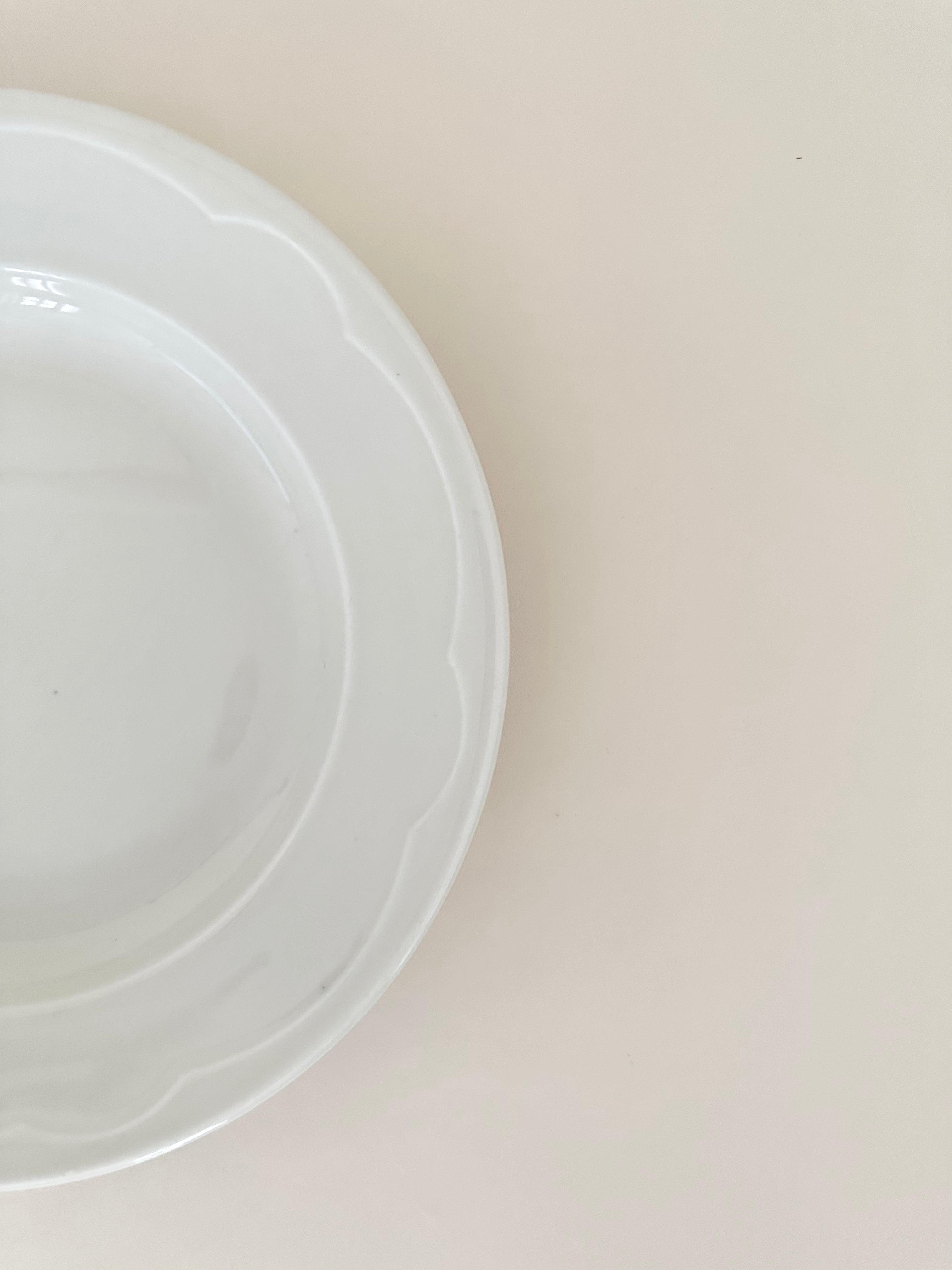 Service de six assiettes creuses en porcelaine blanche Pillivuyt