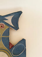 Masque mural en terre cuite peinte