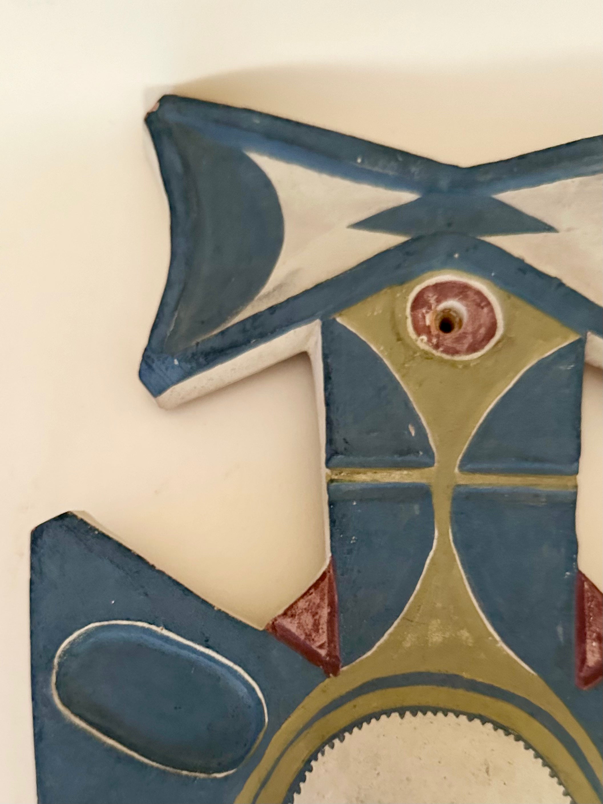 Masque mural en terre cuite peinte