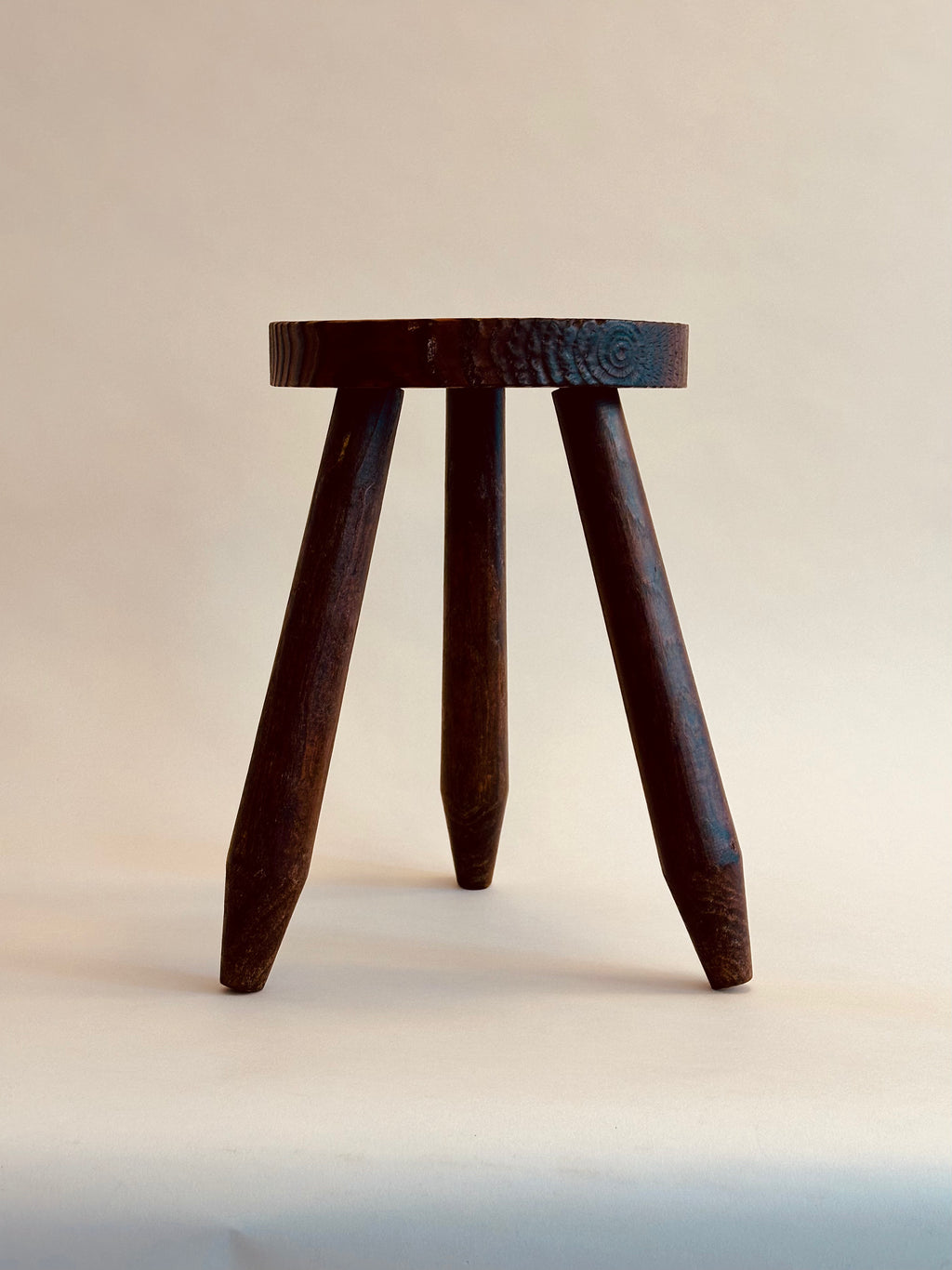 Tabouret tripode