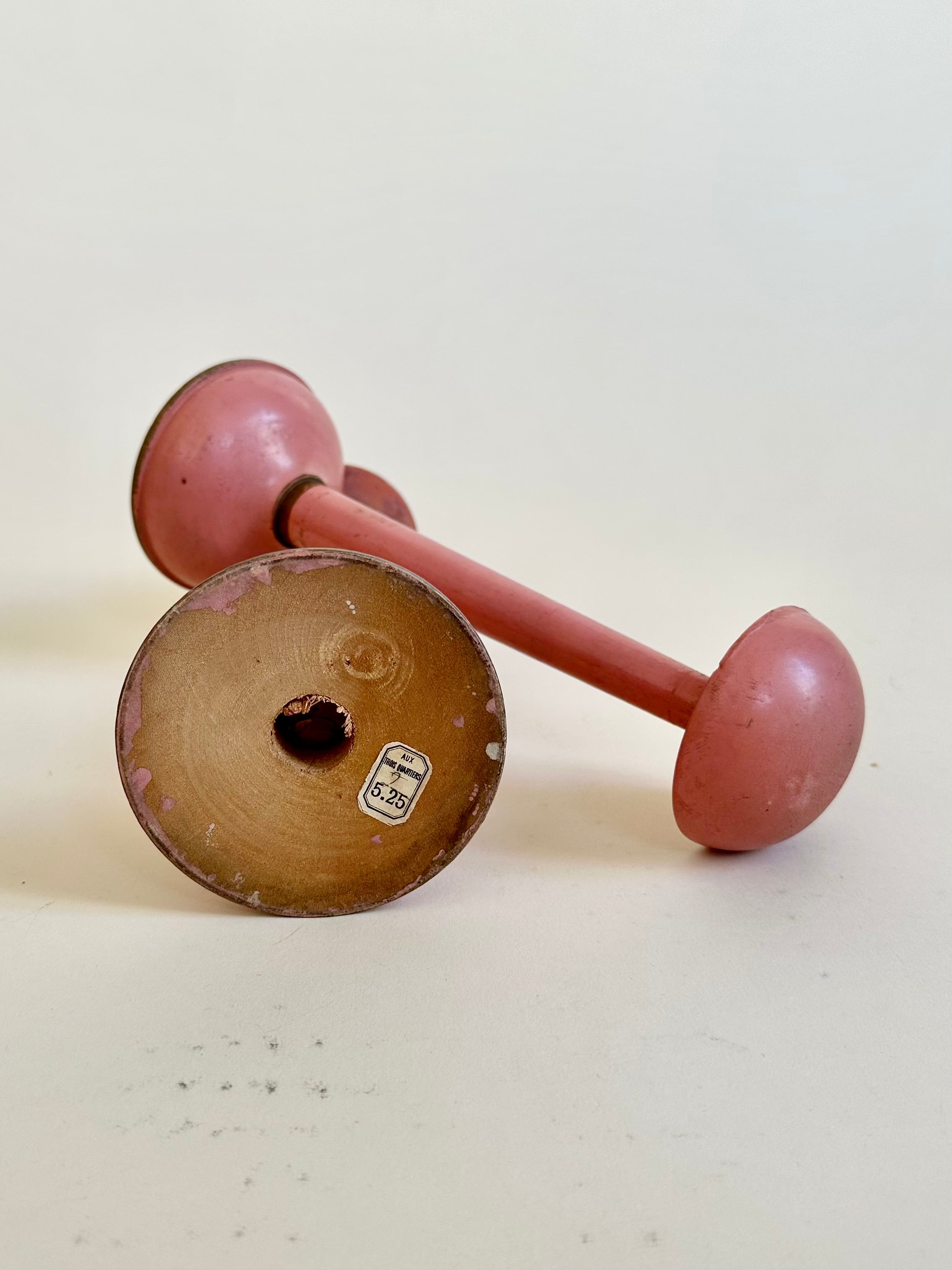 Paire d’anciens porte-chapeaux en bois