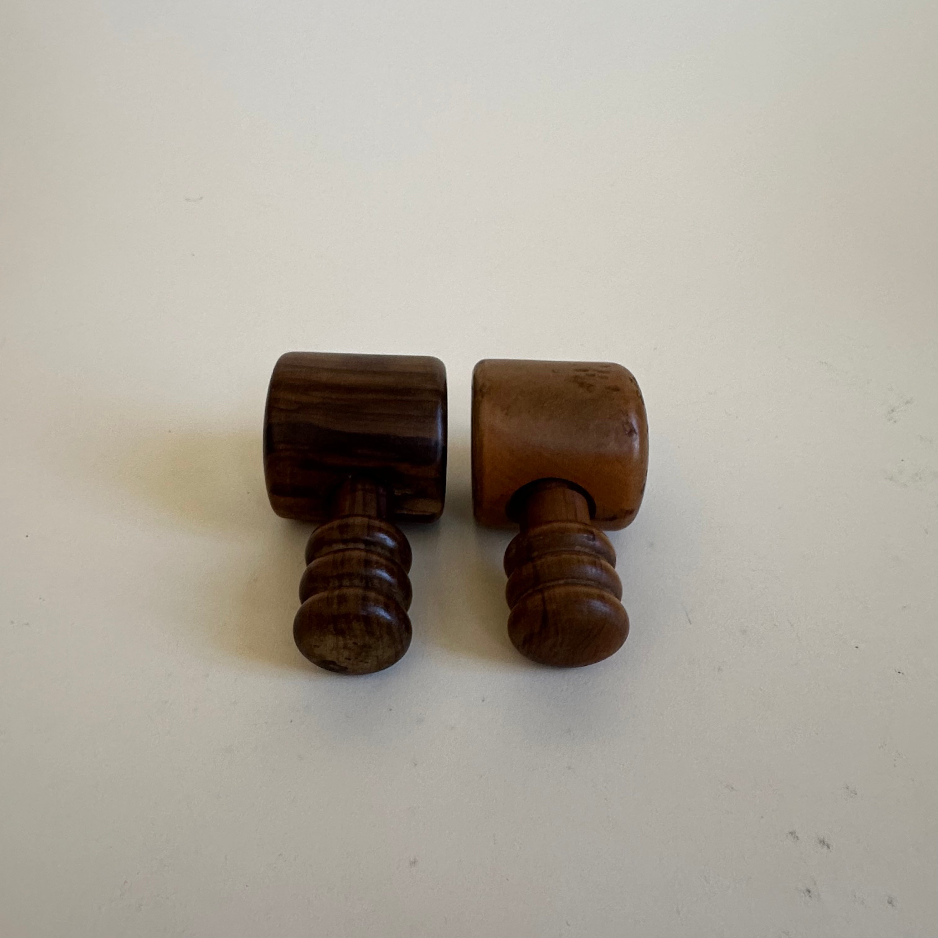 Paire de casses-noix en bois