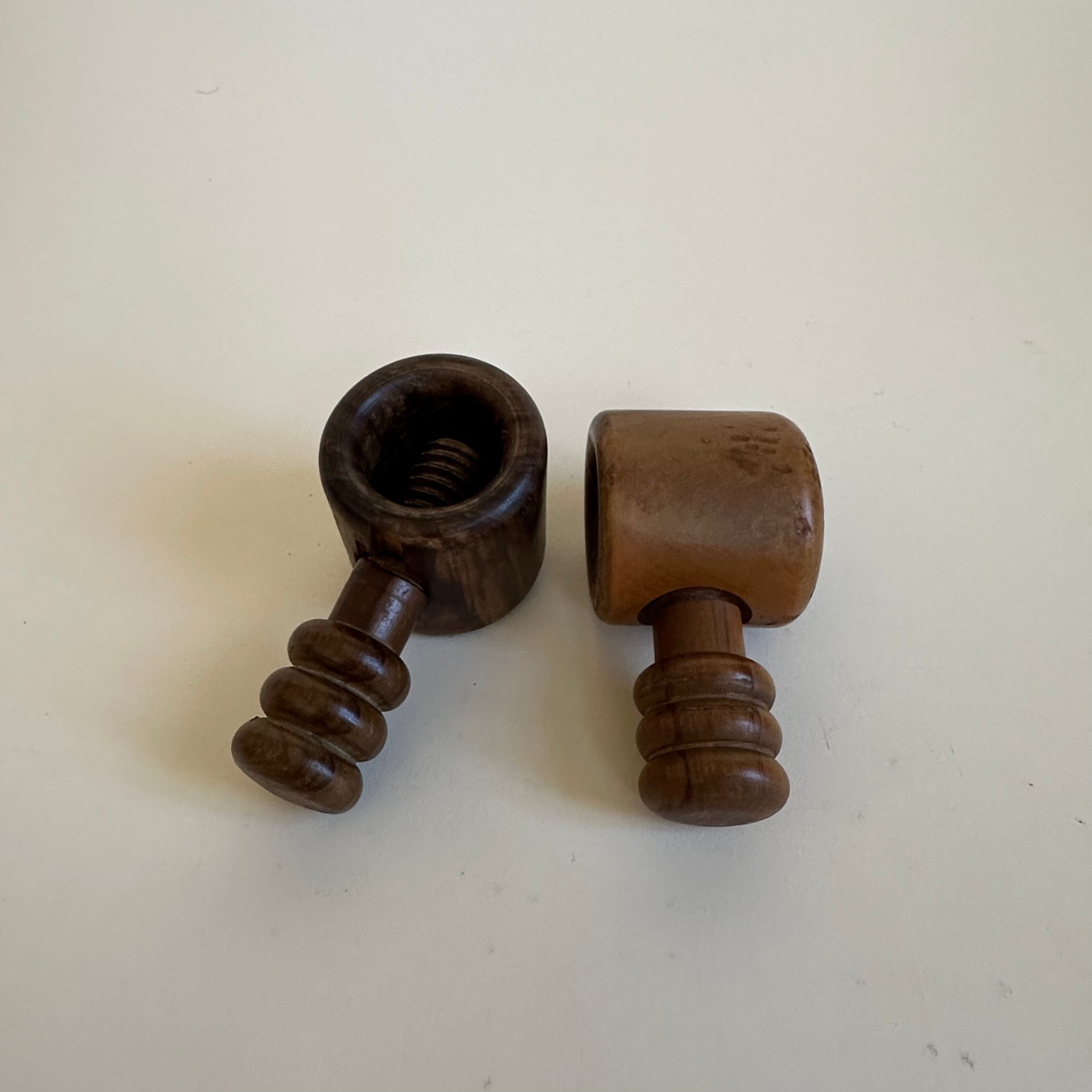 Paire de casses-noix en bois