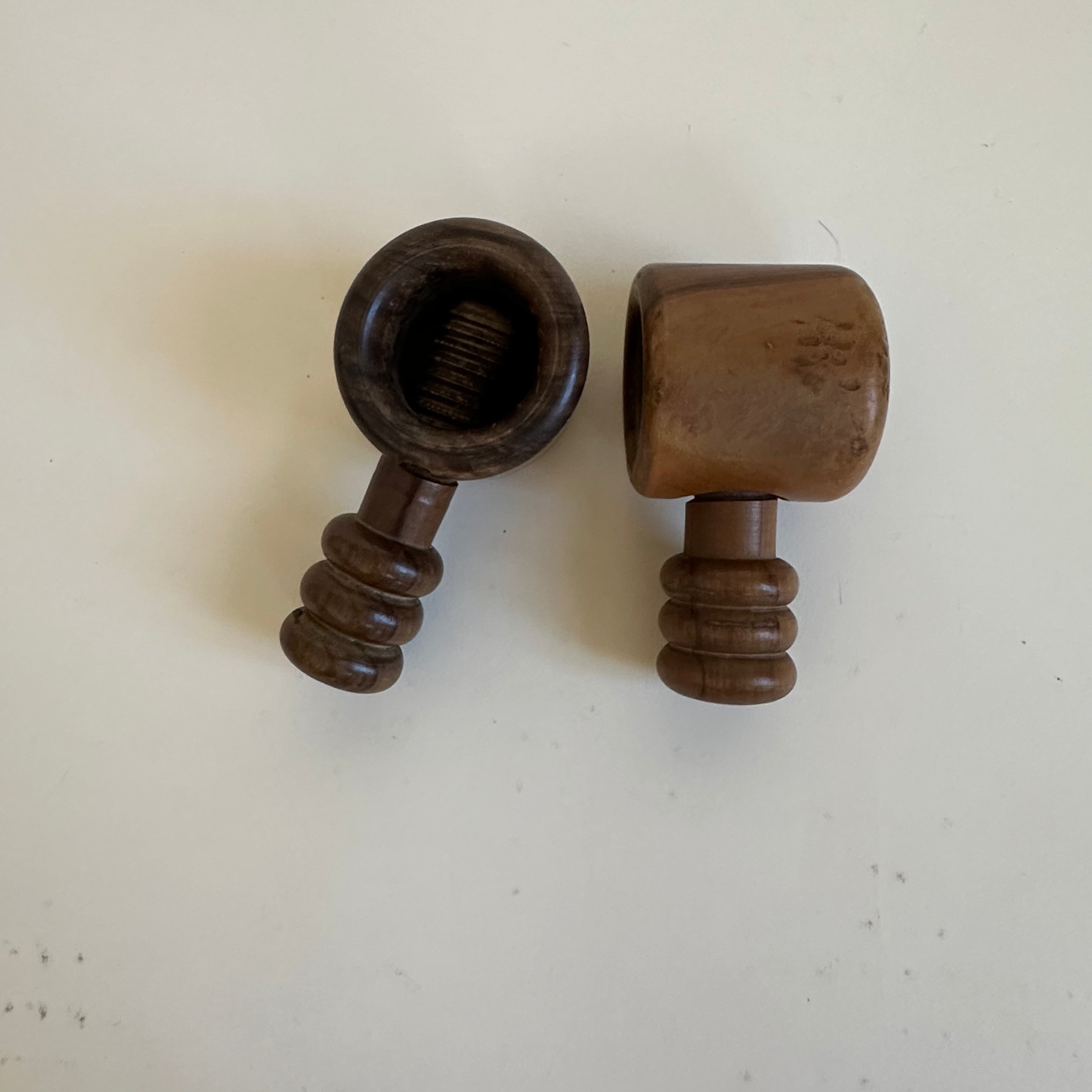 Paire de casses-noix en bois