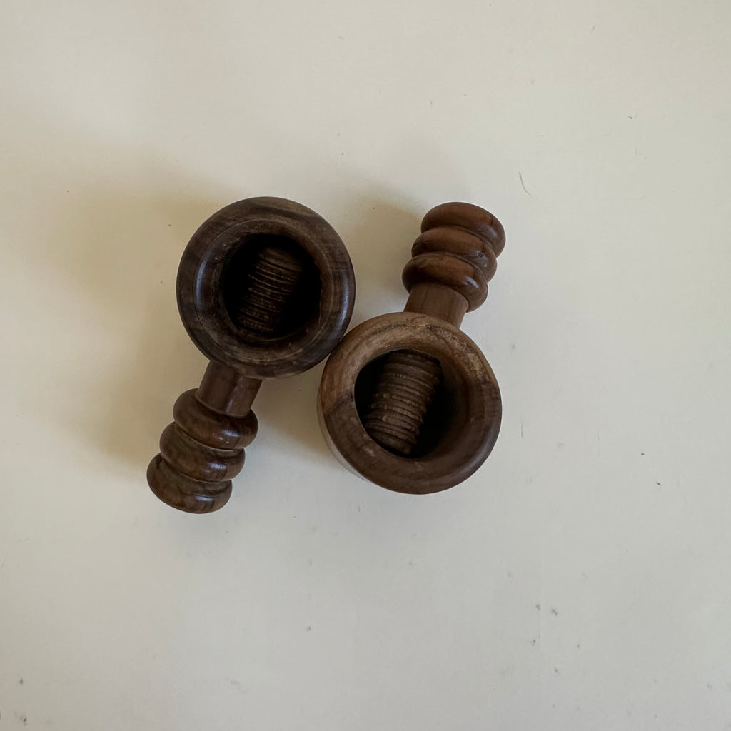 Paire de casses-noix en bois