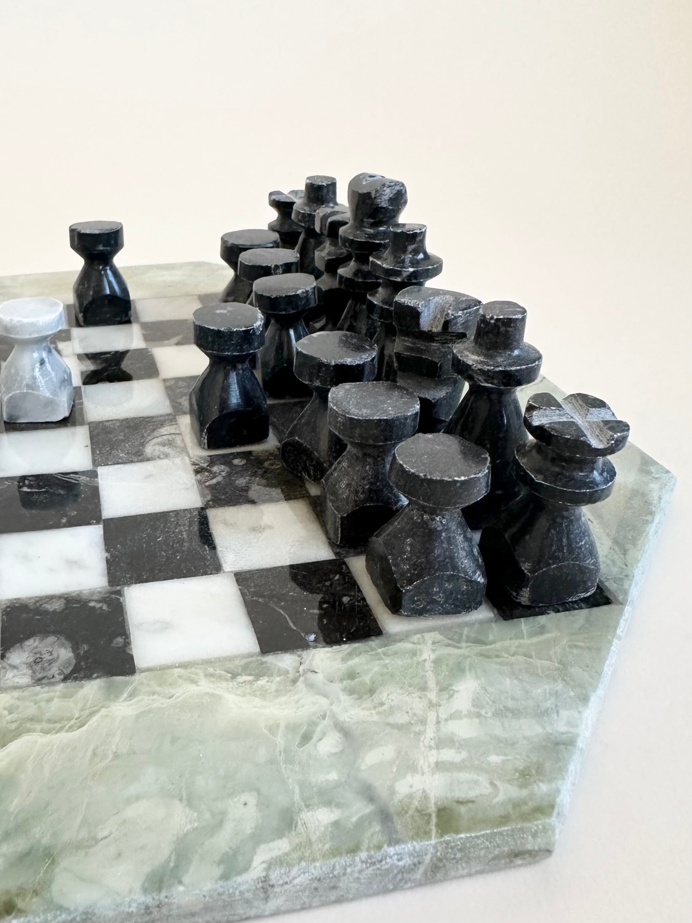 Jeu d’échecs en marbre et onyx