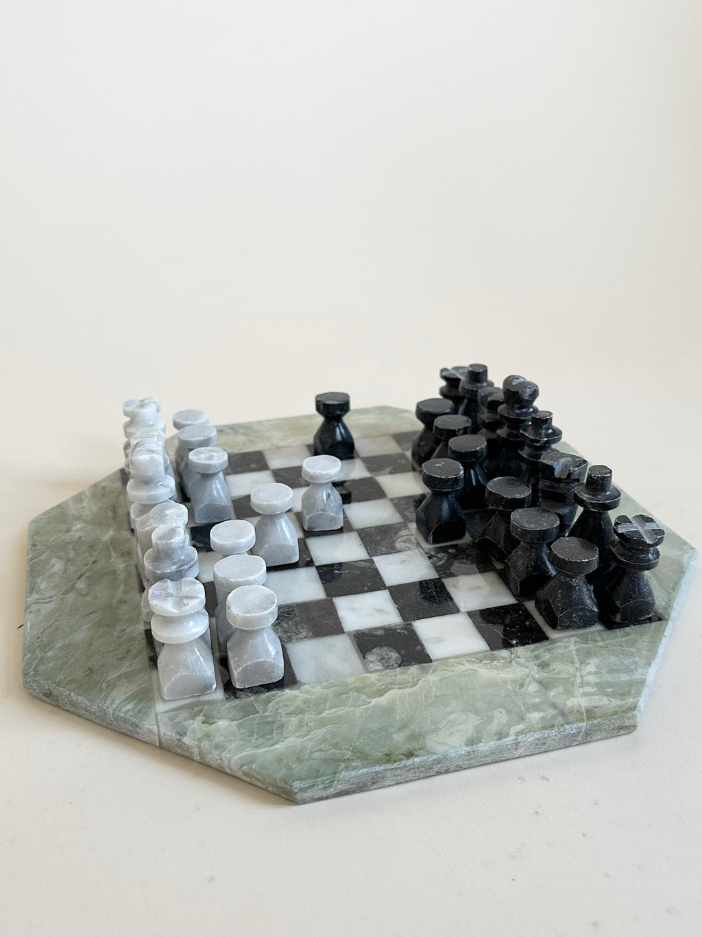 Jeu d’échecs en marbre et onyx