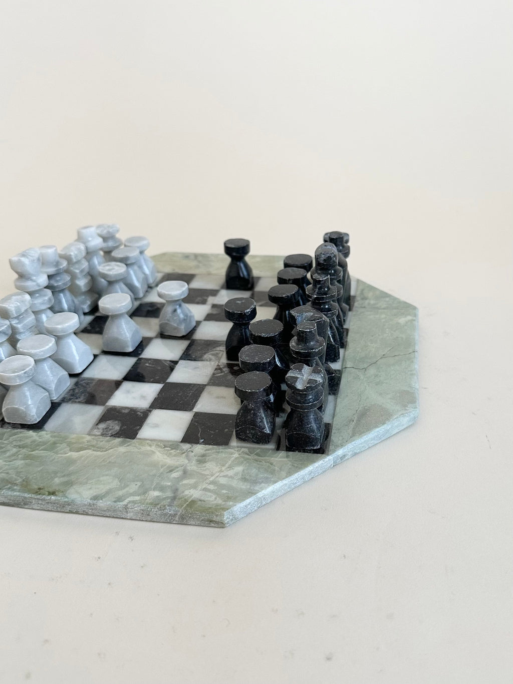 Jeu d’échecs en marbre et onyx