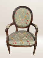 Fauteuil médaillon de style Louis XVI