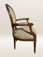 Fauteuil médaillon de style Louis XVI