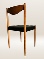 Set de 6 chaises modernistes avec assises en skaï noir