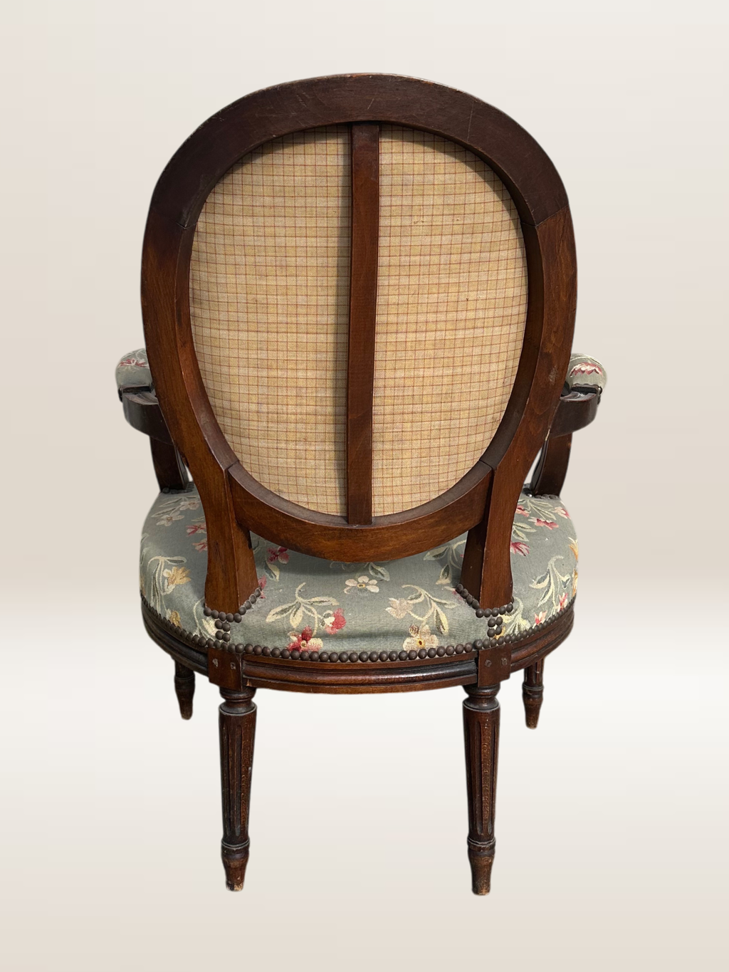 Fauteuil médaillon de style Louis XVI