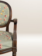Fauteuil médaillon de style Louis XVI