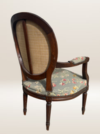 Fauteuil médaillon de style Louis XVI