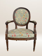 Fauteuil médaillon de style Louis XVI