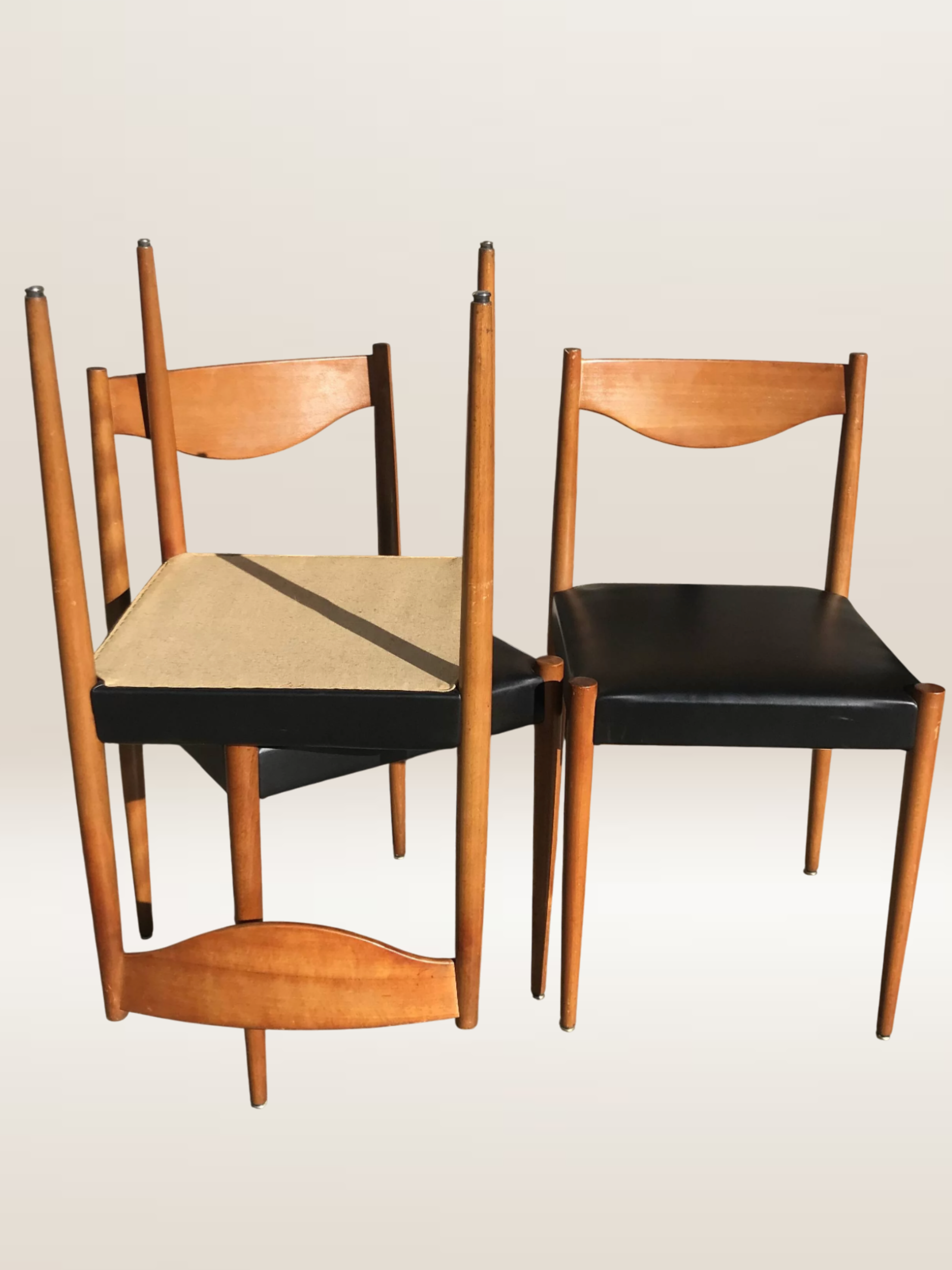 Set de 6 chaises modernistes avec assises en skaï noir
