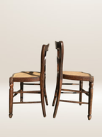 Paire de chaises en bois et cannage