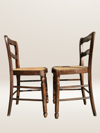 Paire de chaises en bois et cannage