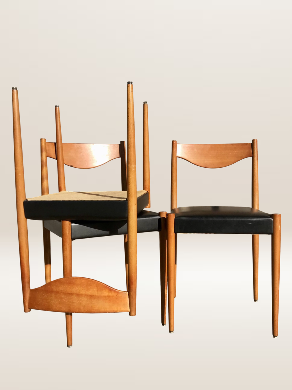 Set de 6 chaises modernistes avec assises en skaï noir