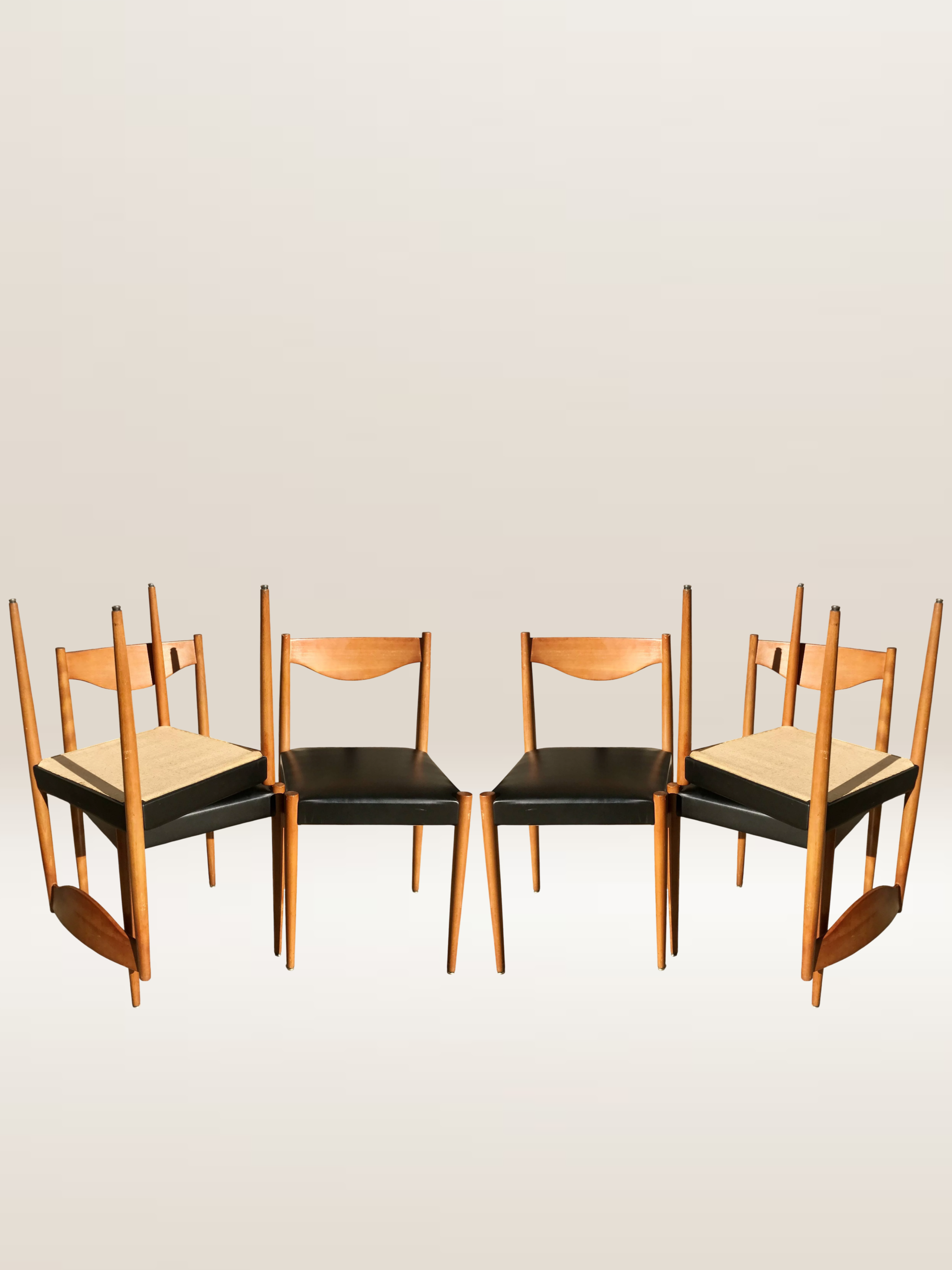 Set de 6 chaises modernistes avec assises en skaï noir