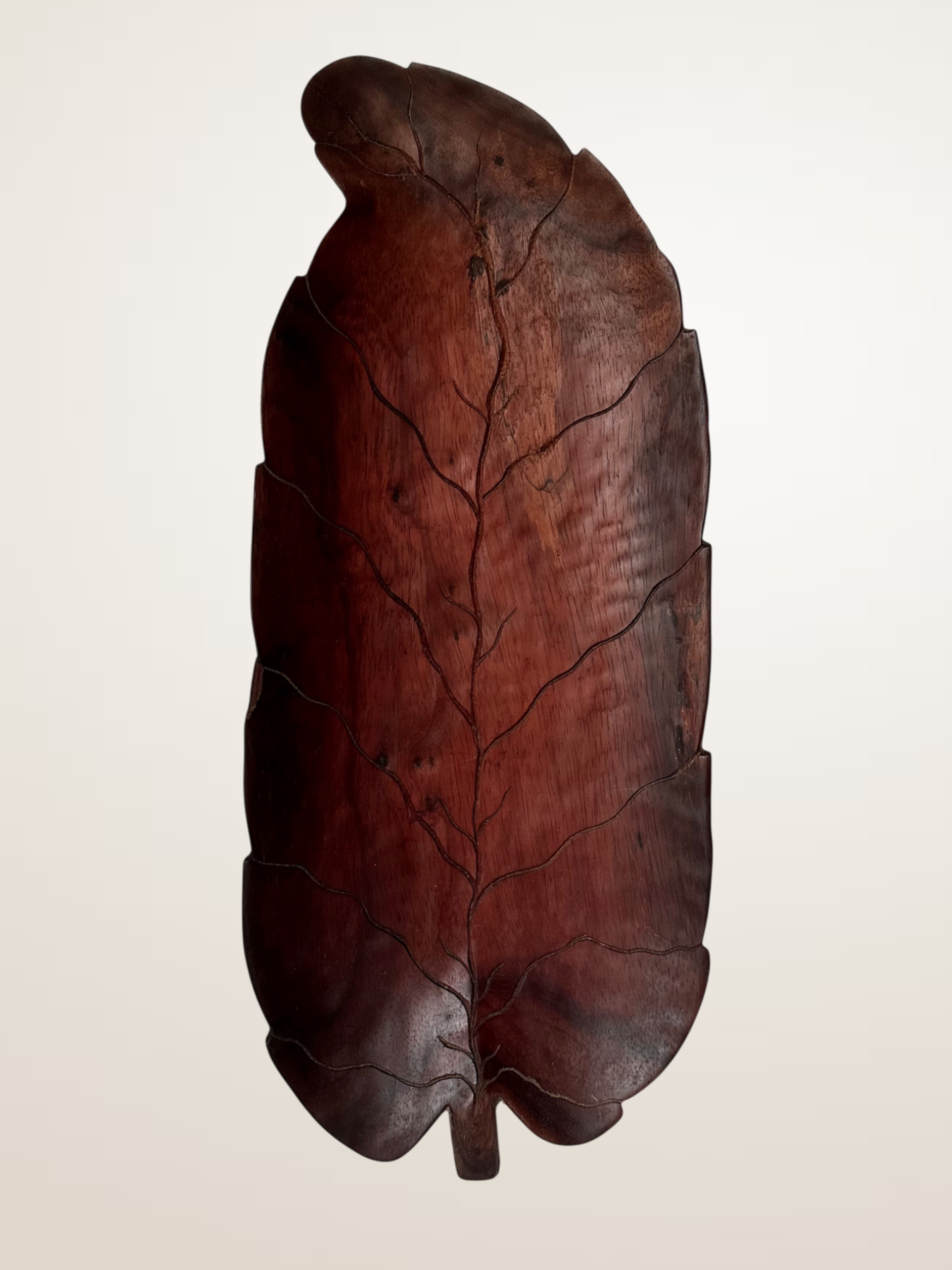 Grand vide-poche décoratif en bois sculpté en forme de feuille