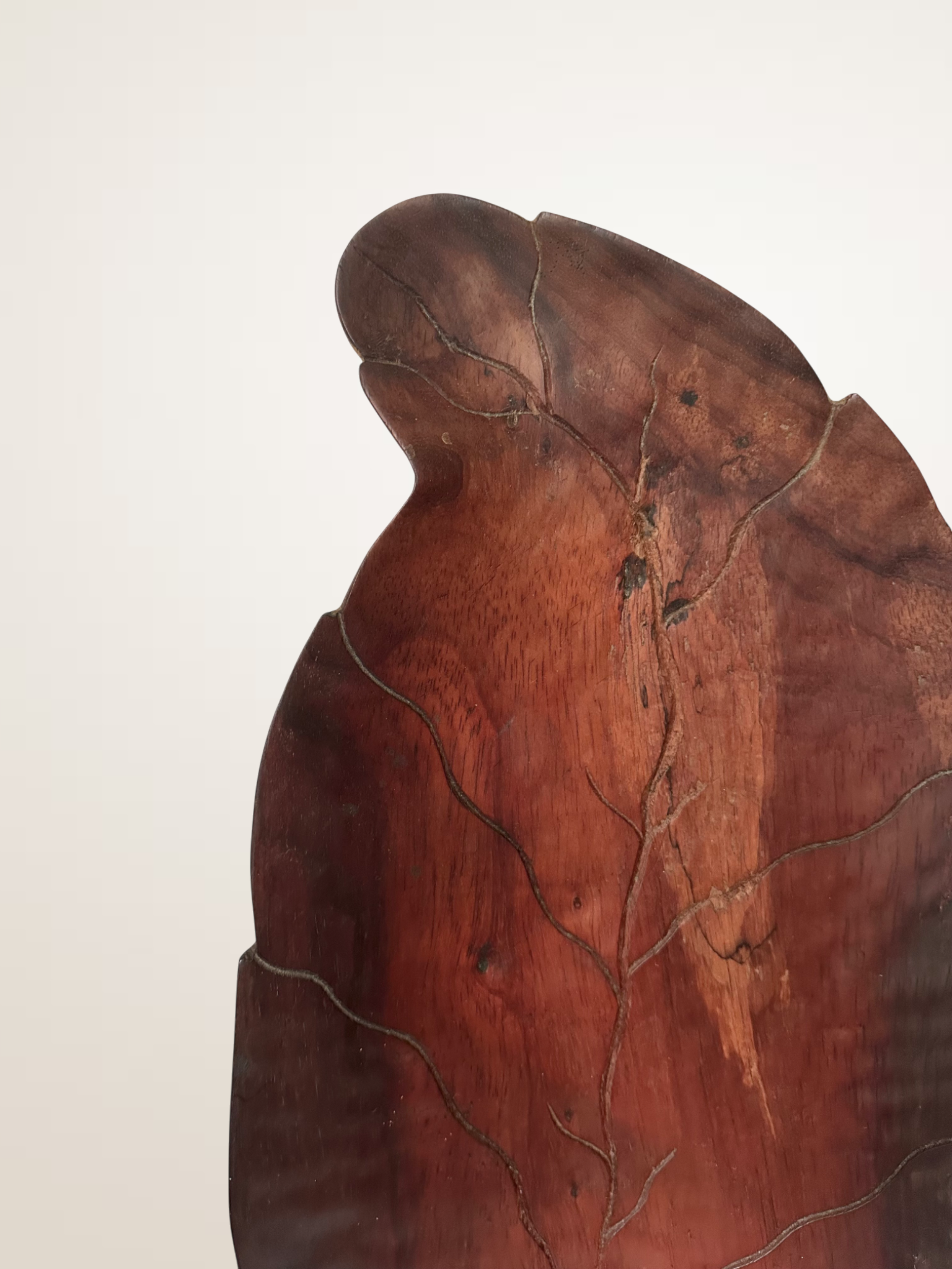 Grand vide-poche décoratif en bois sculpté en forme de feuille