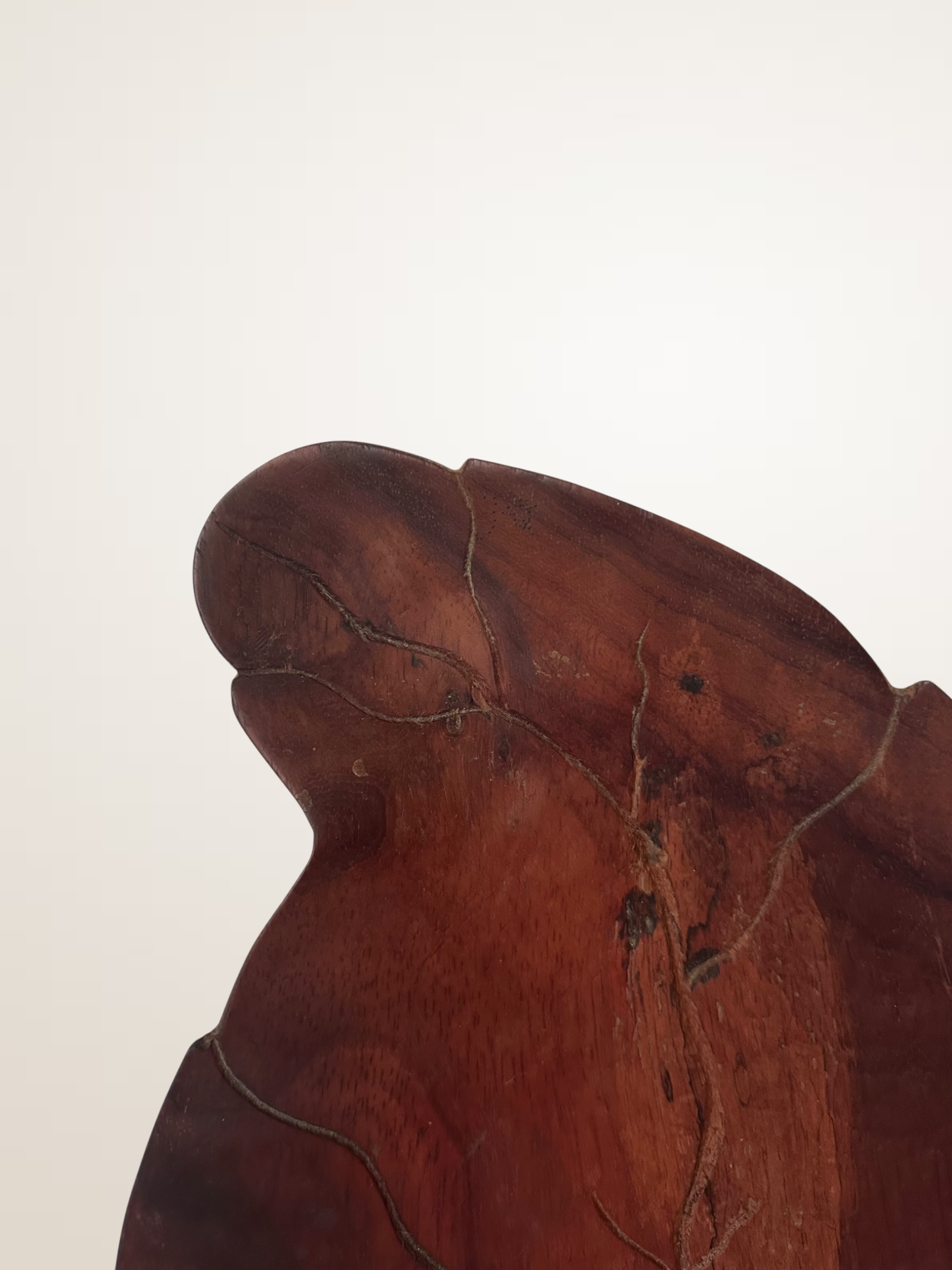 Grand vide-poche décoratif en bois sculpté en forme de feuille