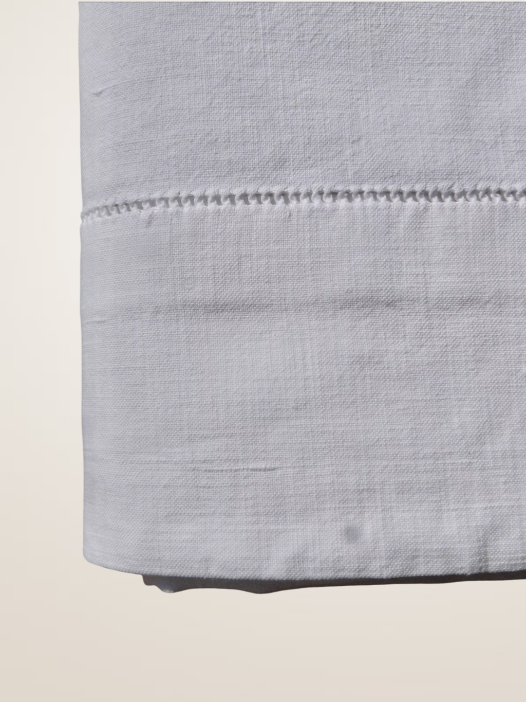 Drap ancien en métis, monogrammé FS avec jour