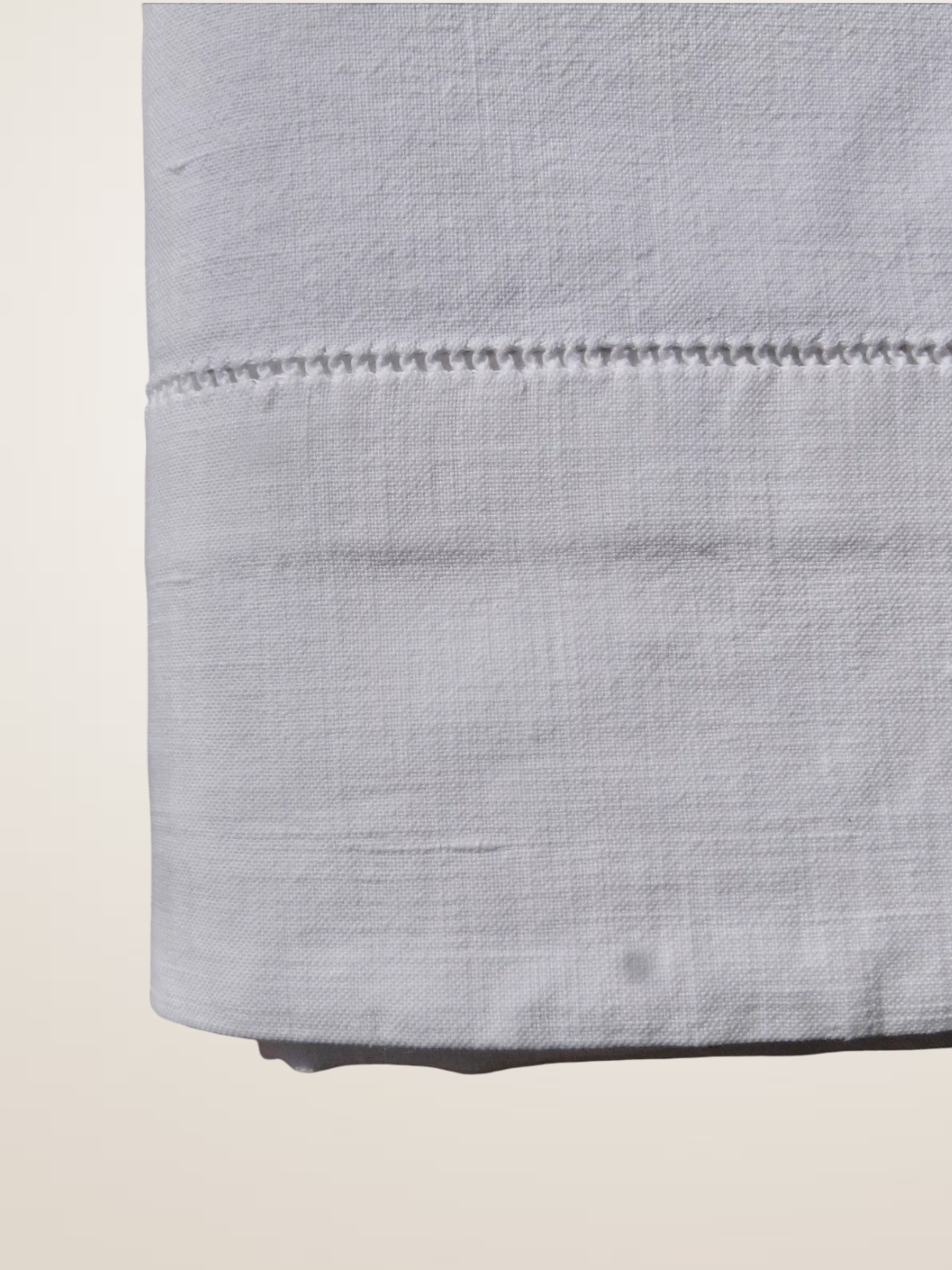 Drap ancien en métis, monogrammé FS avec jour