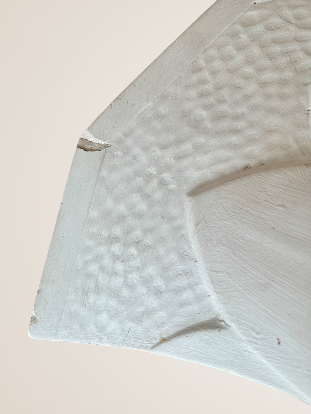 Paire d'appliques en plâtre, décor palmettes, XXe