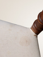Paire de chaises volantes avec assise tapissée