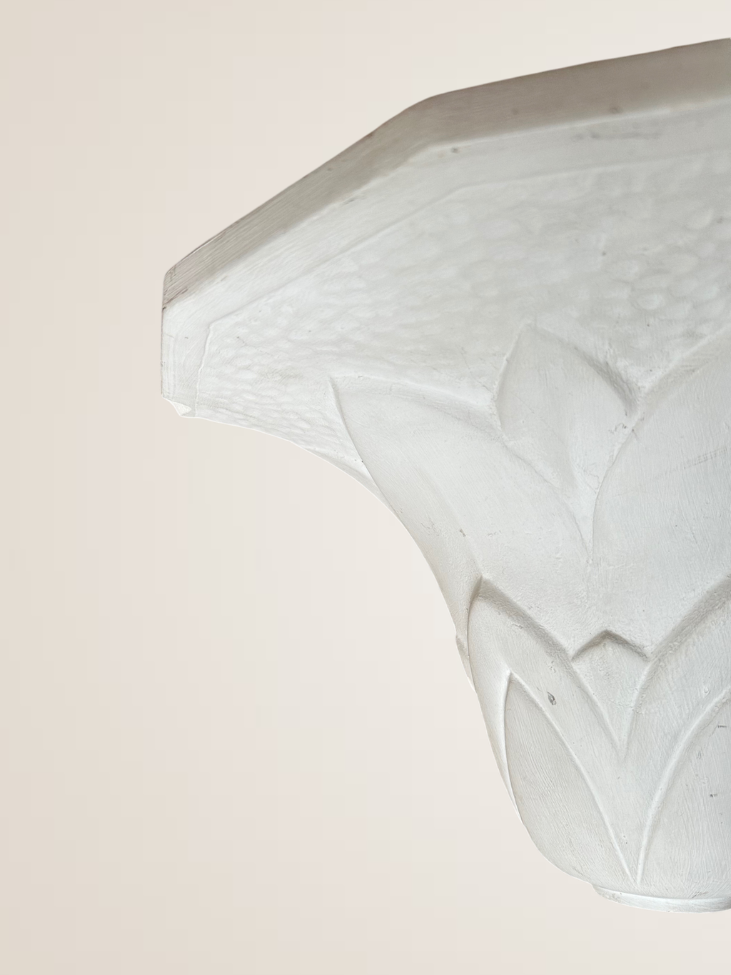 Paire d'appliques en plâtre, décor palmettes, XXe