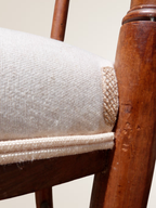 Paire de chaises volantes avec assise tapissée