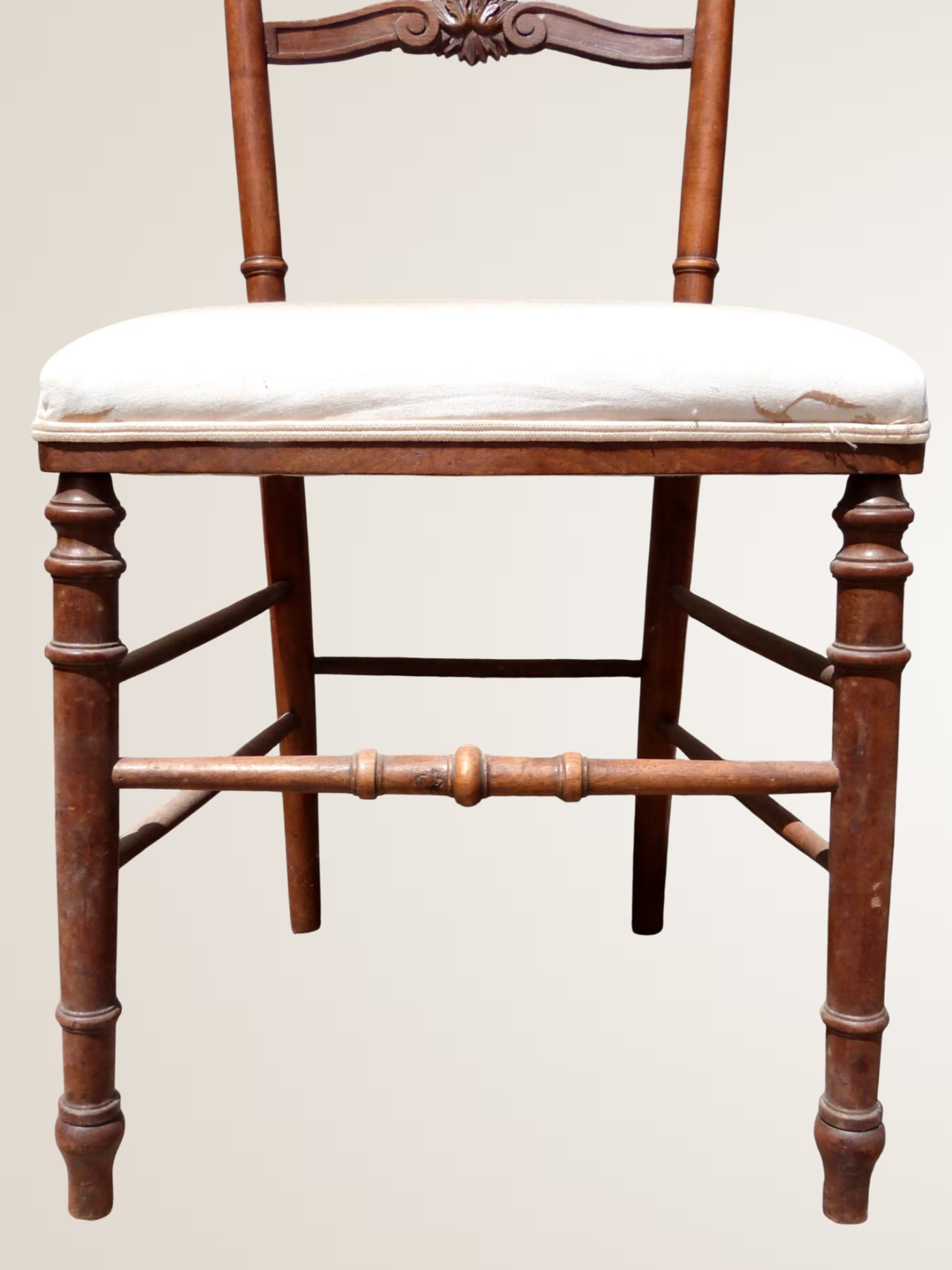 Paire de chaises volantes avec assise tapissée
