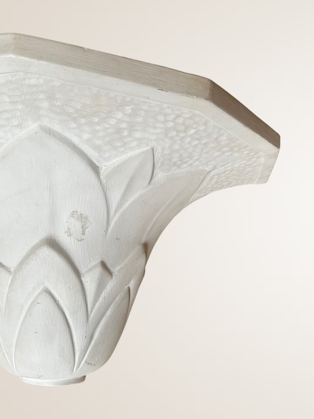 Paire d'appliques en plâtre, décor palmettes, XXe