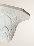 Paire d'appliques en plâtre, décor palmettes, XXe