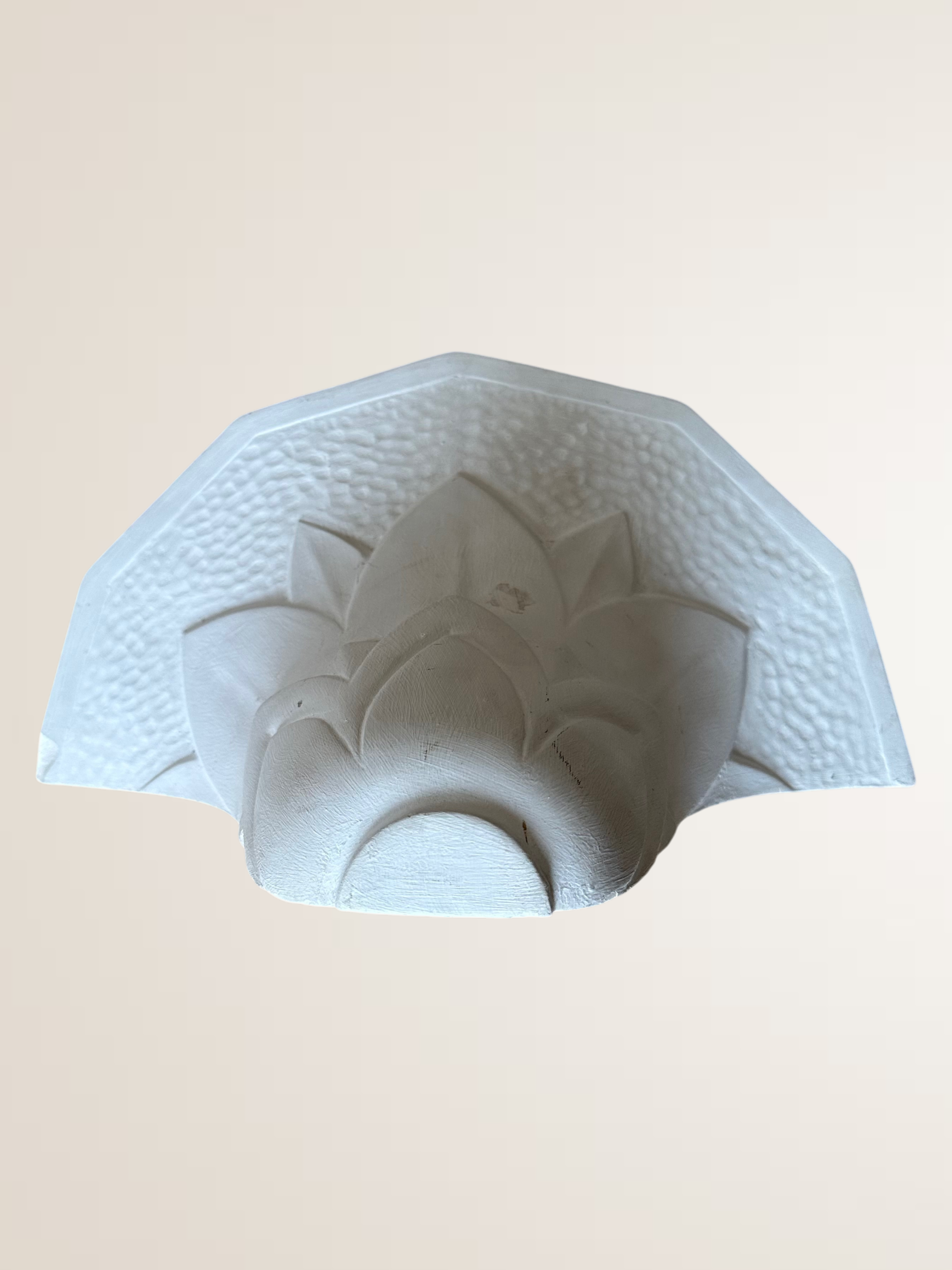 Paire d'appliques en plâtre, décor palmettes, XXe