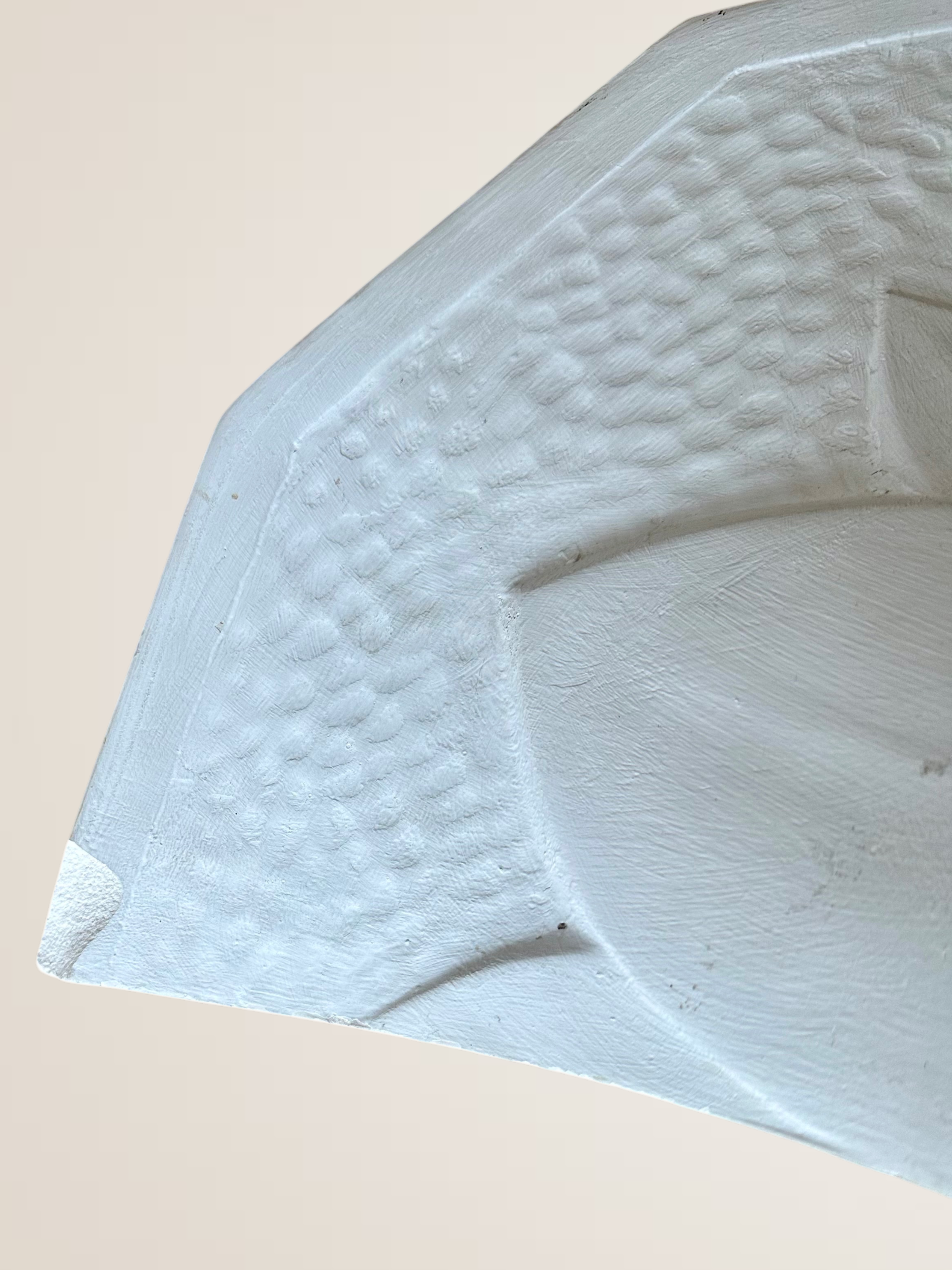 Paire d'appliques en plâtre, décor palmettes, XXe