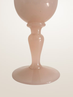 Vase sur pied en opaline rose