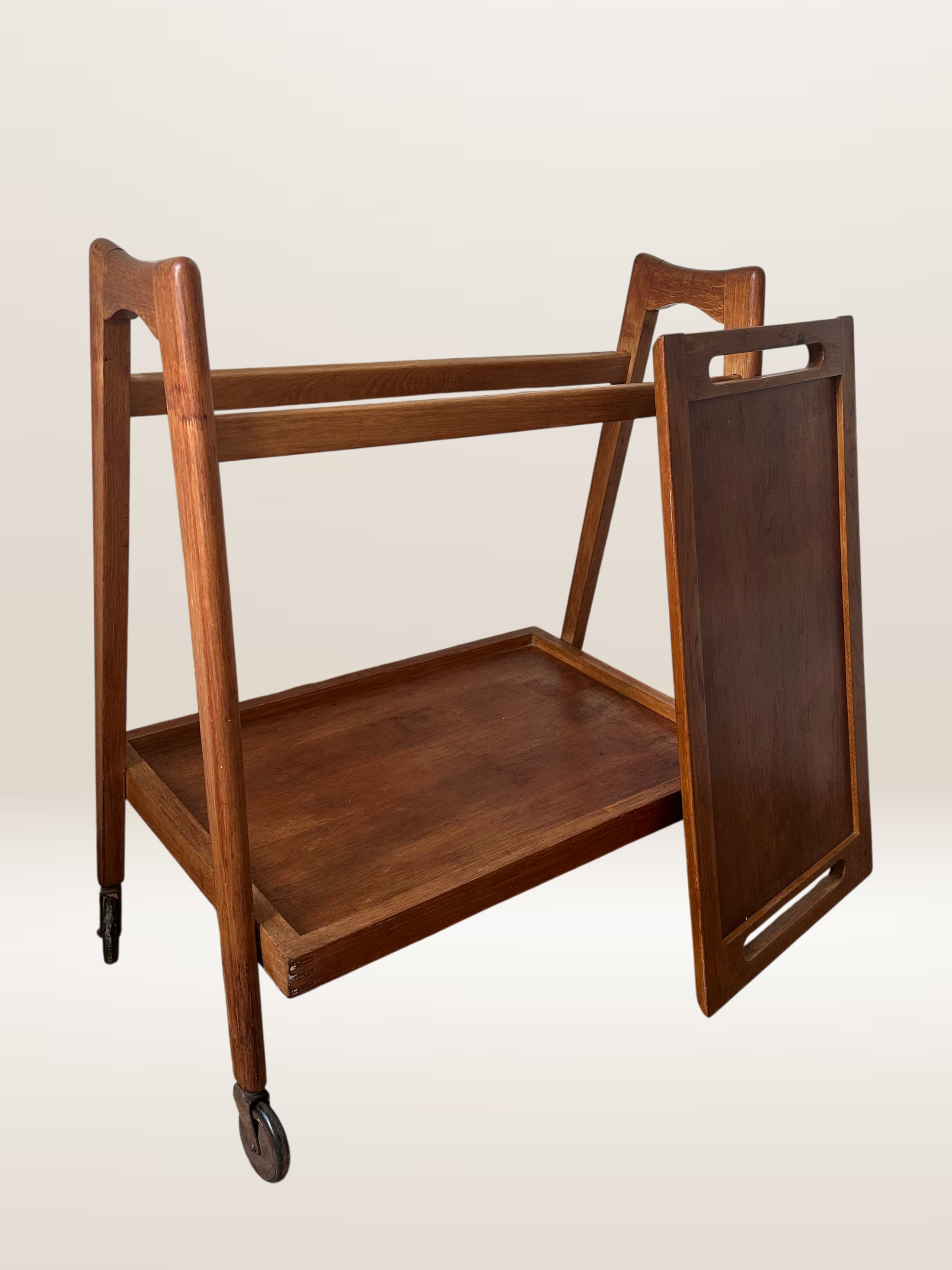 Desserte roulante scandinave en teck