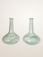 Paire de carafes à vin en verre moulé
