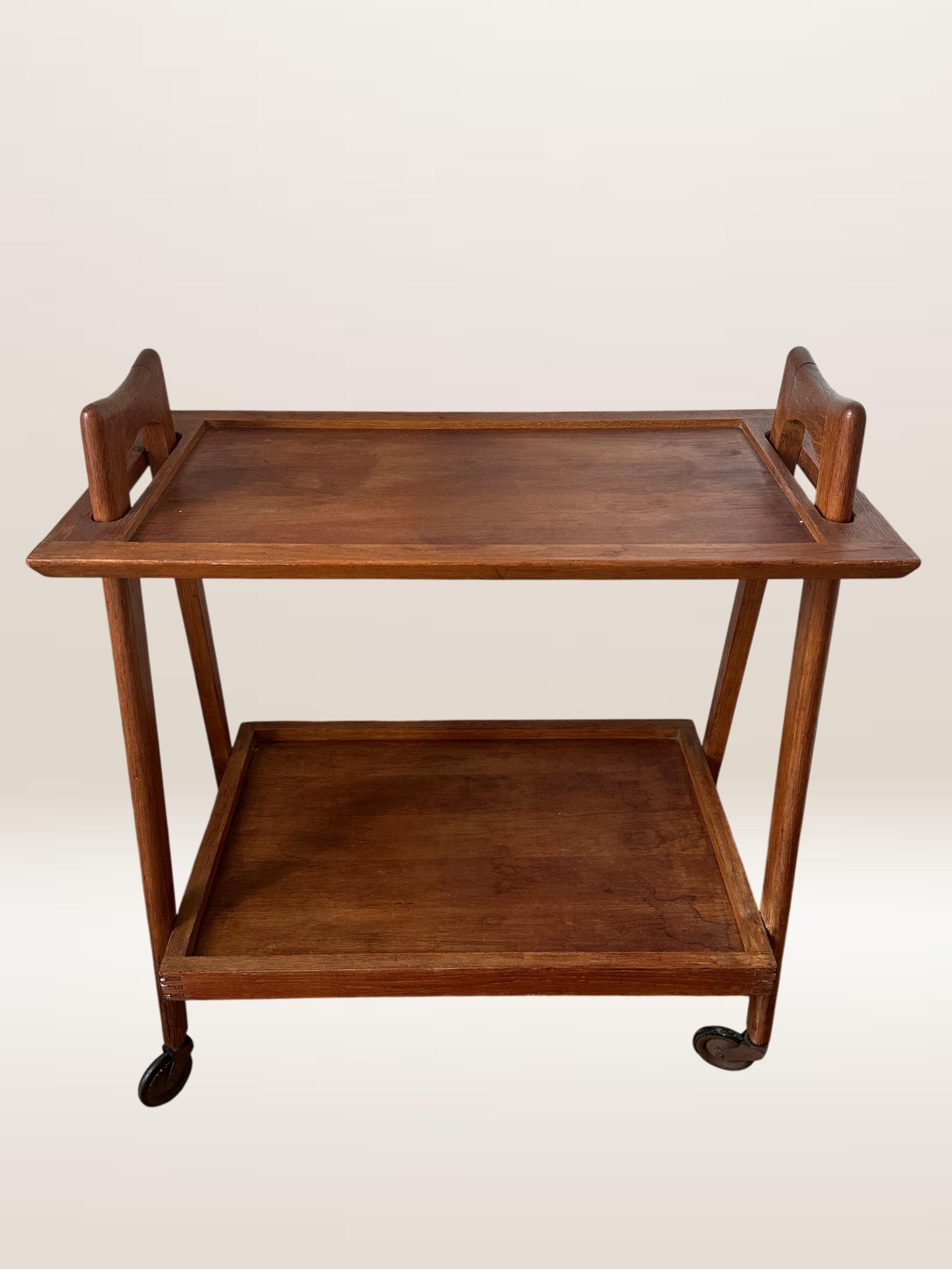 Desserte roulante scandinave en teck