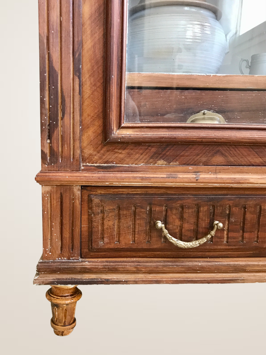 Vitrine ancienne en bois massif