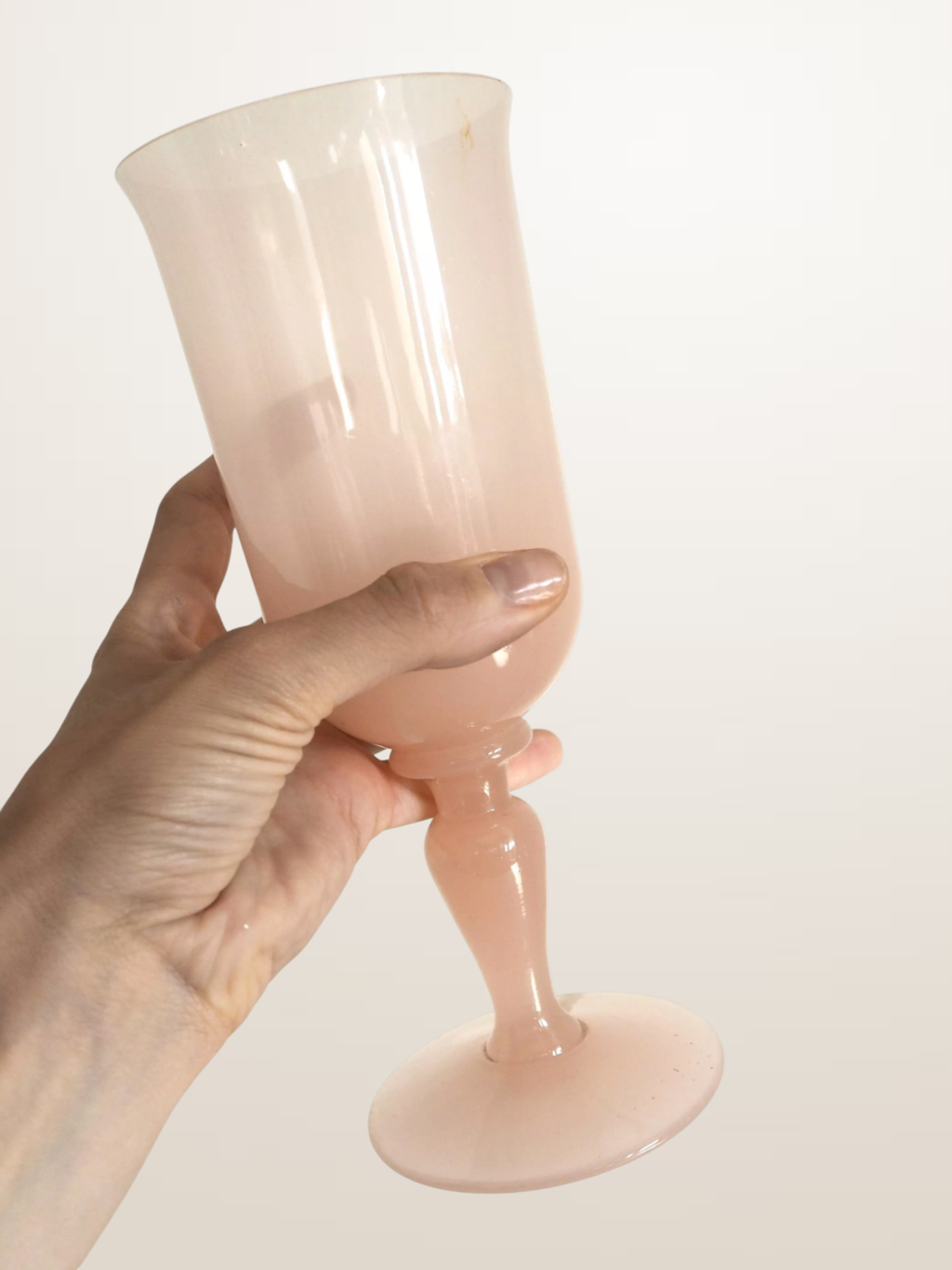 Vase sur pied en opaline rose