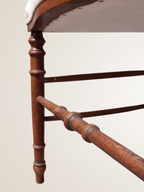 Paire de chaises volantes avec assise tapissée