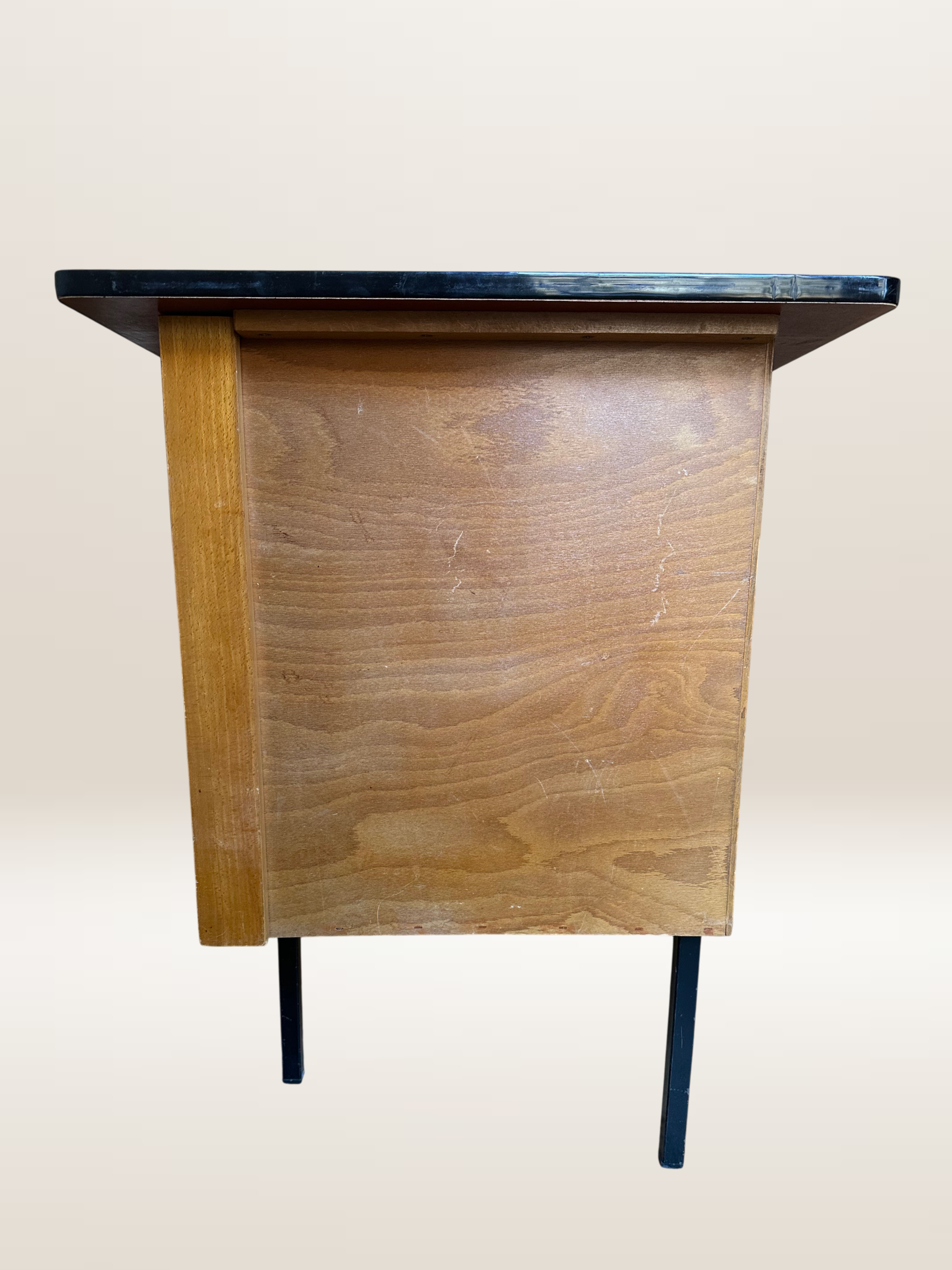 Bureau vintage en formica et métal