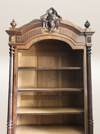 Bibliothèque en bois massif et placage