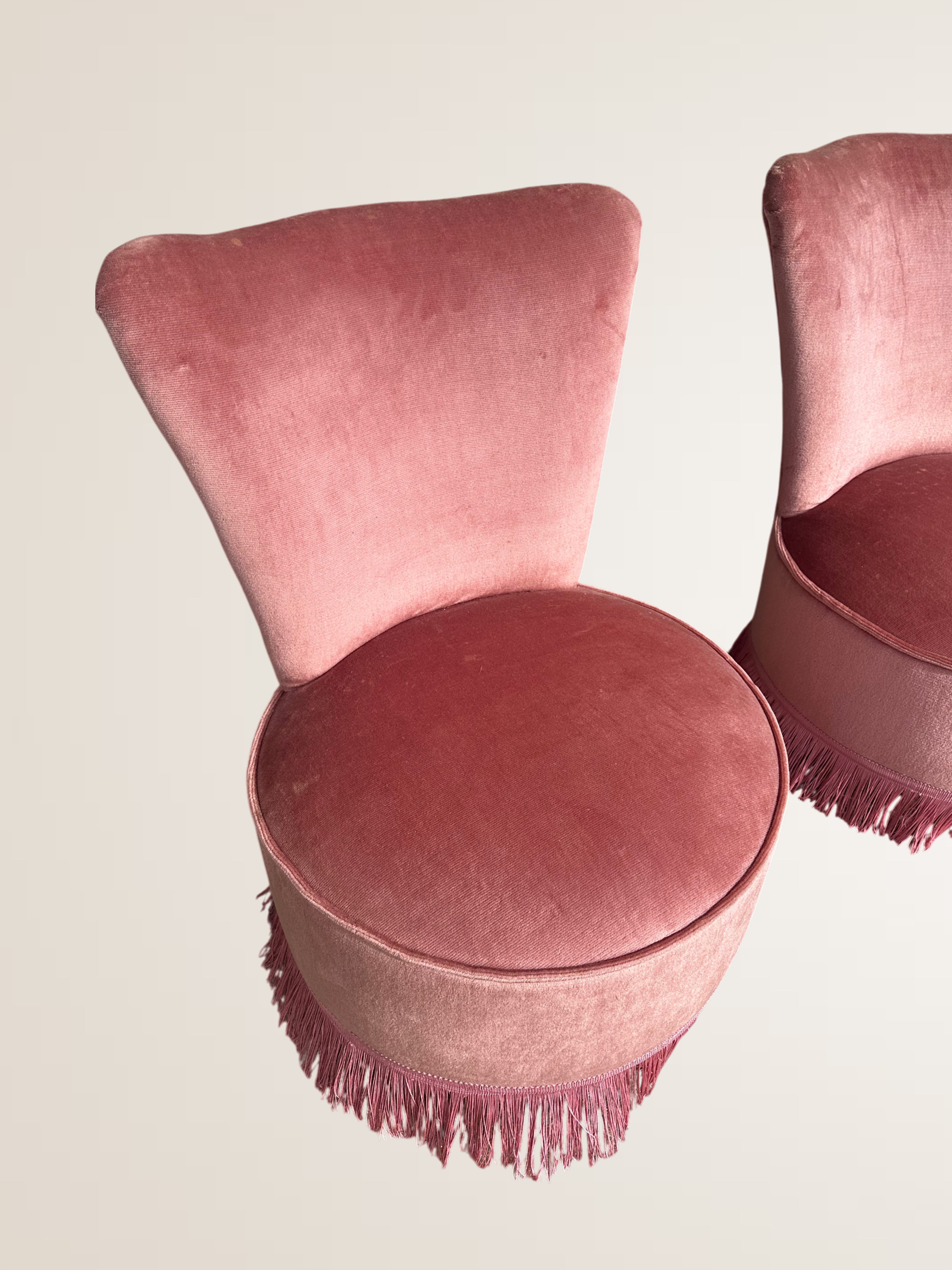 Paire de chauffeuses crapauds en velours rose
