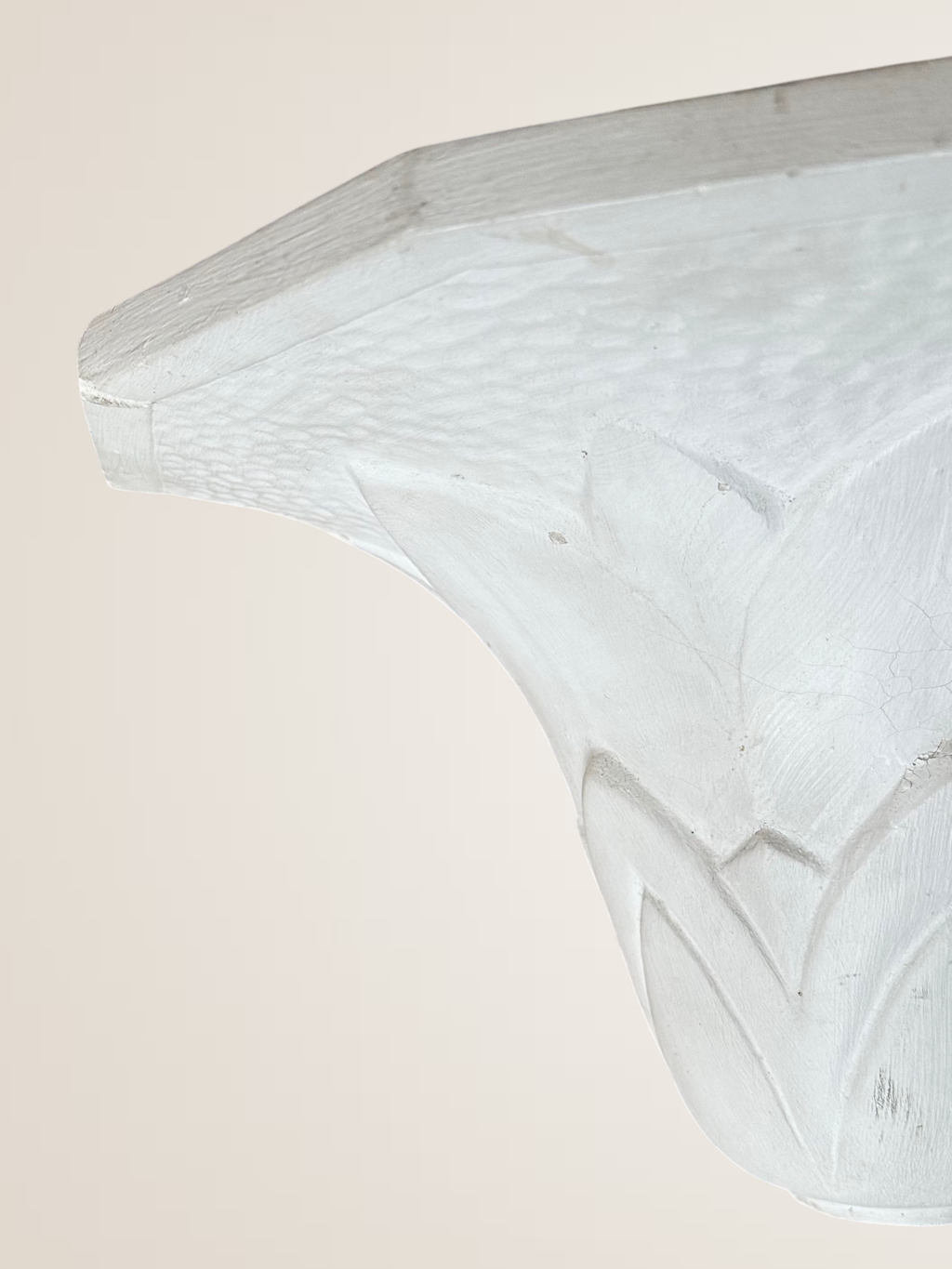 Paire d'appliques en plâtre, décor palmettes, XXe