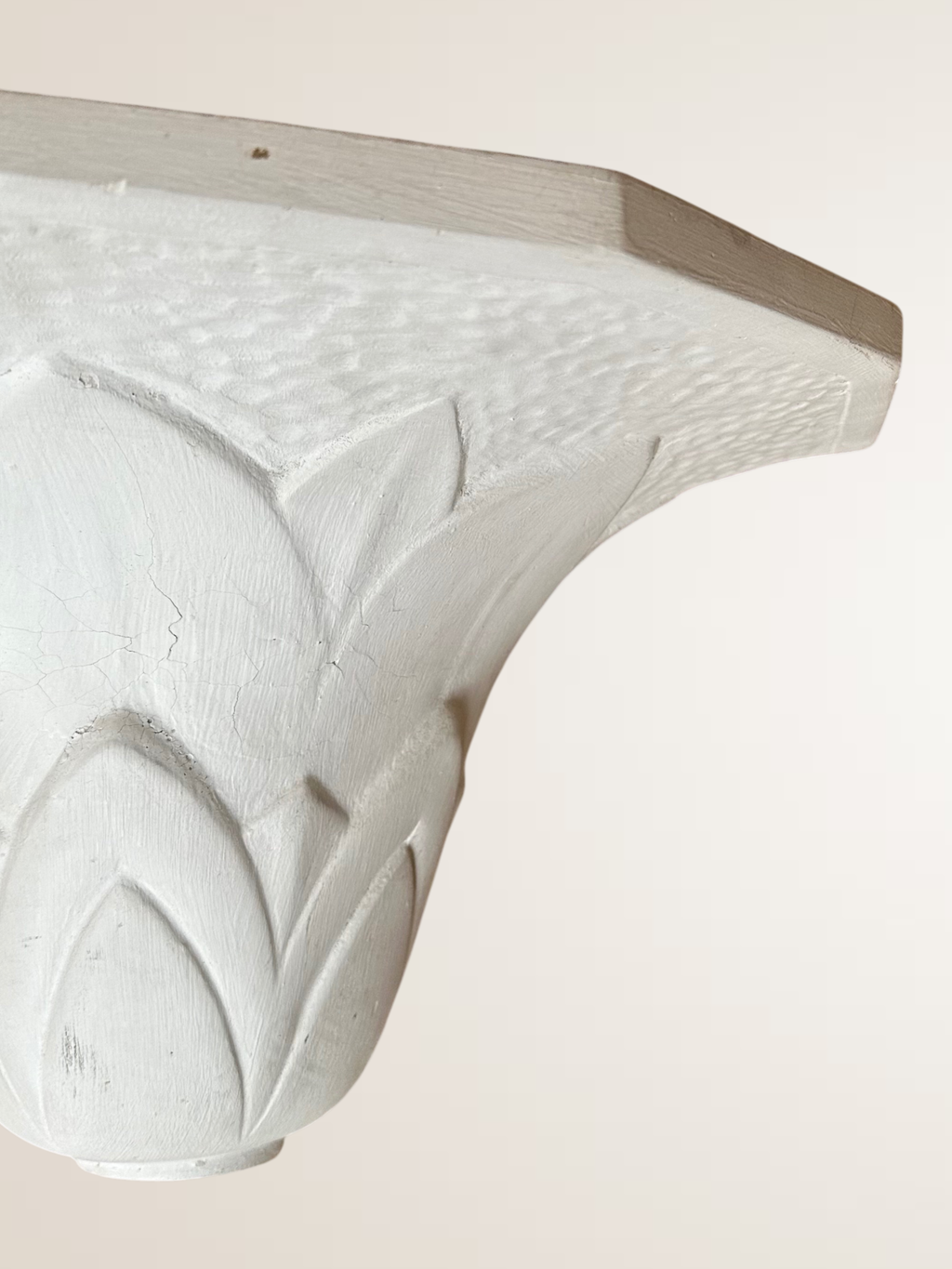 Paire d'appliques en plâtre, décor palmettes, XXe